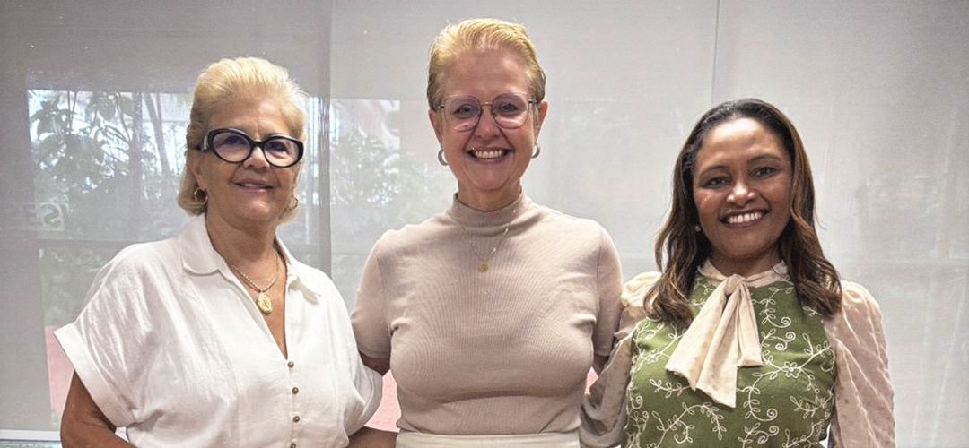 Maristela Honda, Luciana Reguera Nabarro e Ester Matos Gonçalves durante reunião entre Seconci-SP e Sesi-SP em Sorocaba