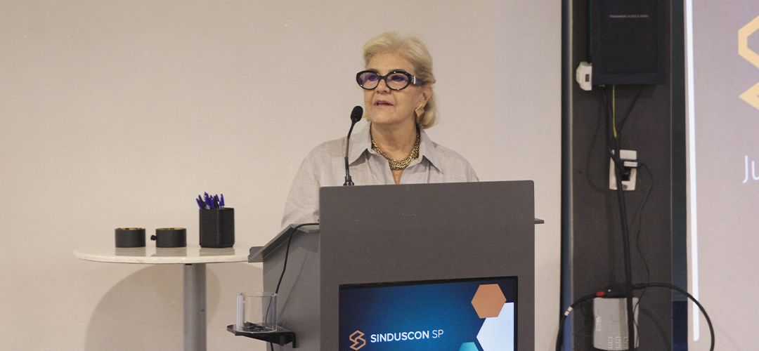 Maristela Honda, presidente do Seconci-SP, discursa em reunião da Diretoria do SindusCon-SP