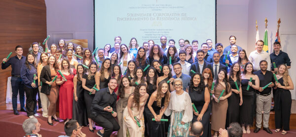 Entidade forma mais 75 médicos residentes