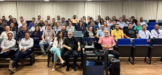 Participantes acompanham palestra da campanha Tolerância Zero promovida pelo Seconci-SP.